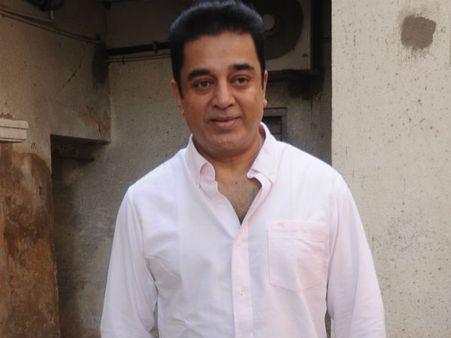 அதிமுகவுக்கு எதிராக ரவுண்டு கட்டும் கமல் ரசிகர்கள்: பரபரப்பு பின்னணி