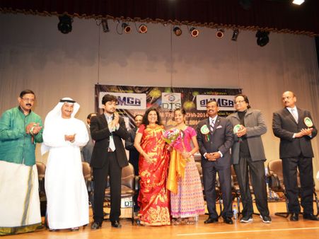 துபாயில் சித்திரை திருவிழா: தங்கமீன்கள் சாதனா கௌரவிப்பு