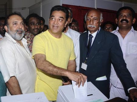 பிலிம்சேம்பர் புதிய தலைவர் சசிகுமார் - புறக்கணித்த தயாரிப்பாளர்கள்; வாக்களித்த கமல் ஹாஸன்!!