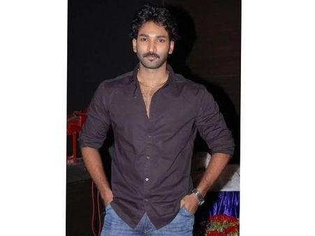 அஜீத் படத்தில் நான் இல்லை! - ஆதி