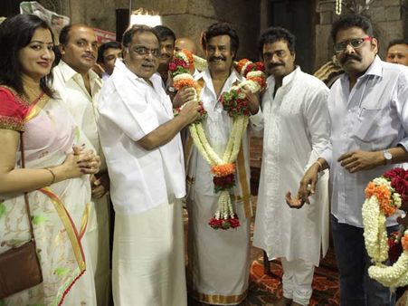 மைசூர் சாமுண்டீஸ்வரி கோயிலில் லிங்கா பூஜை... 3 ஆண்டுகளுக்குப் பிறகு மேக்கப் போட்ட ரஜினி