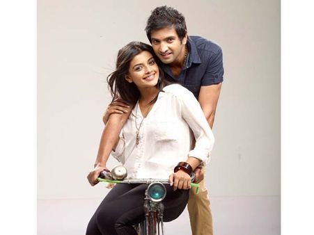 250 அரங்குகளில் சந்தானம் நடித்த வல்லவனுக்கு புல்லும் ஆயுதம்