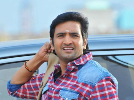 வல்லவனுக்கு புல்லும் ஆயுதம்... புரமோஷனுக்காக தமிழகத்தை ரவுண்டடிக்கும் சந்தானம்!