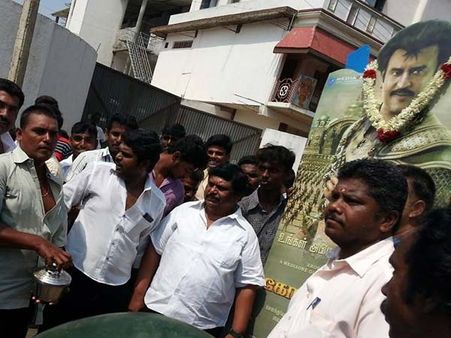 கோச்சடையான் பற்றி அவதூறு பரப்புவதா.. ரஜினி மன்ற நிர்வாகிகள் கடும் கண்டனம்!