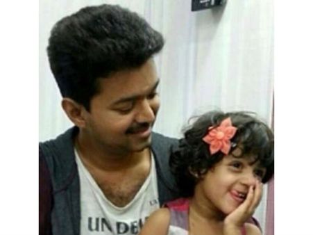 வீர மரணம் அடைந்த முகுந்த் வீட்டுக்கு சென்ற விஜய்