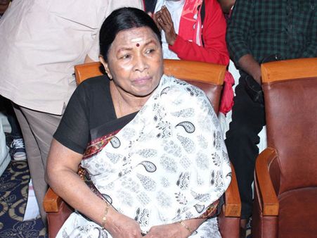 மூச்சுத் திணறல்: தீவிர சிகிச்சைப் பிரிவில் நடிகை மனோரமா!