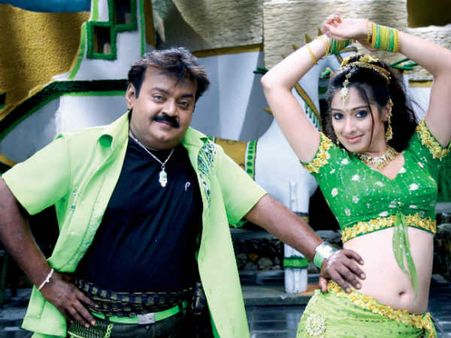 அப்பா வயது நடிகர்களுடன் ரொமான்ஸ் செய்யும் நாயகிகள்