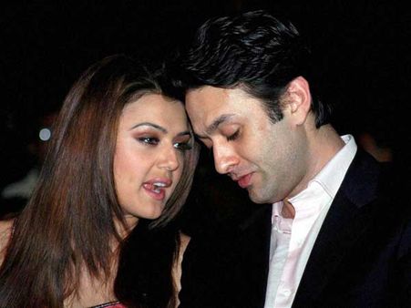 செக்ஸ் புகார்: வாக்கு மூலம் தர வருமாறு ப்ரீத்தி ஜிந்தாவுக்கு மும்பை போலீஸ் சம்மன்