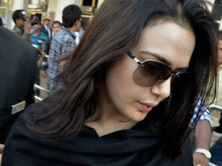 போலீஸ் விசாரணைக்கு ஒத்துழைக்க மறுக்கும் சாட்சிகள்... ப்ரீத்தி ஜிந்தா வழக்கில் பின்னடைவு?