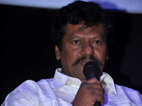 சிவப்பு படத்தை வெளியிடுகிறார் ராஜ்கிரண்!