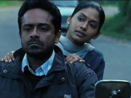 சென்னையில் சிங்களப் படம்... திரையரங்குகளை முற்றுகையிட முடிவு!