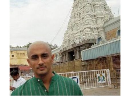 திருப்பதியில் மொட்டை போட்டார் நடிகர் சித்தார்த்