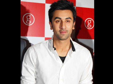 பட்டாம்பூச்சியை பார்த்து பயத்தில் தெறித்தோடும் நடிகை