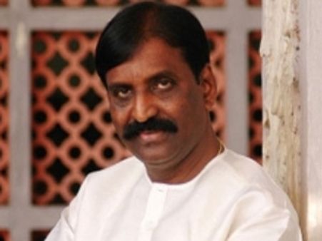 தூரத்திலிருந்து துயரப் பூக்களைத் தூவுகிறேன் - கவிஞர் வைரமுத்து அஞ்சலி