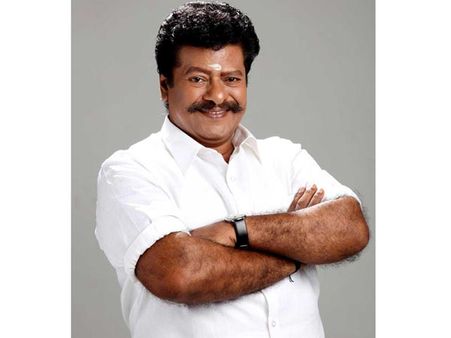 சிகப்பு படத்தை ராஜ்கிரண் வெளியிடுவதன் பின்னணி இதான்!