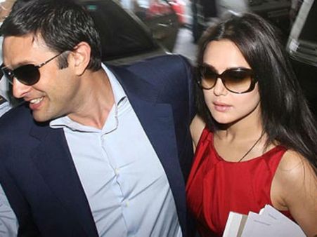 'பிரீத்தி ஜிந்தாவின் கையைப் பிடித்து இழுத்தார் நெஸ் வாடியா..'- செக்ஸ் புகார் வழக்கில் சாட்சி வாக்கும