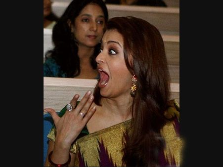 ஓவர் குஷியானா ஐஸ்வர்யா ராய் இப்படி தான் இருப்பாரோ?