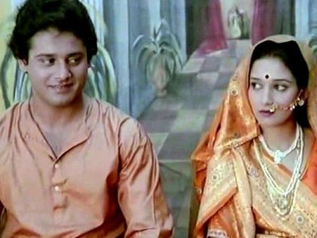 மாதுரியின் முதல் படத்தில் ஜோடி போட்டவராம் “வாய்க்கொழுப்பு” தபஸ் பால்!