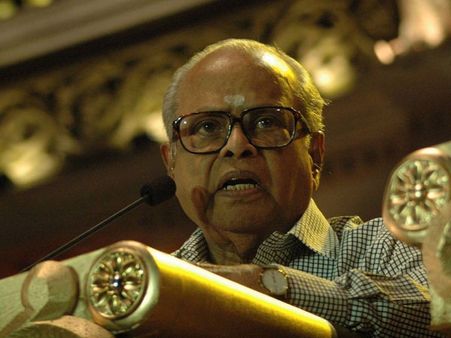 சித்தவைத்திய சிகாமணி பட குத்துப் பாட்டுகளைப் பார்த்தால் எனக்கே ஆடத் தோன்றுகிறது... கே.பாலச்சந்தர்