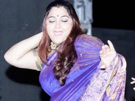 கனடாவில் குத்தாட்டம் போட்ட குஷ்பு