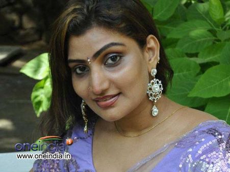 தி.முகவை ரொம்ப பிடிச்சிருக்கு; ஸ்டாலினை இன்னும் ரொம்ப பிடிச்சிருச்சு... நடிகை பாபிலோனா