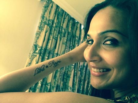 ரஜினி, லதா பெயரை இடக்கையில் பச்சைக் குத்திய சௌந்தர்யா