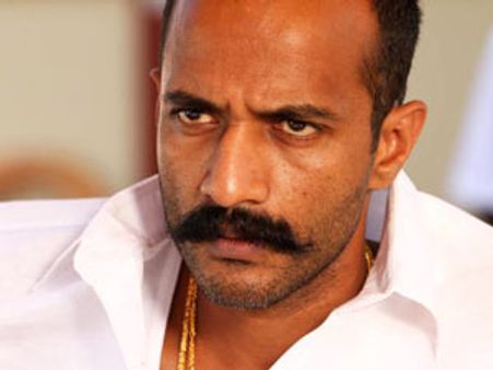 “ஆடுகளம்” வில்லன் கிஷோர் கதாநாயகன் அவதாரம் – காதலி காணவில்லை படத்தில் ஹீரோ