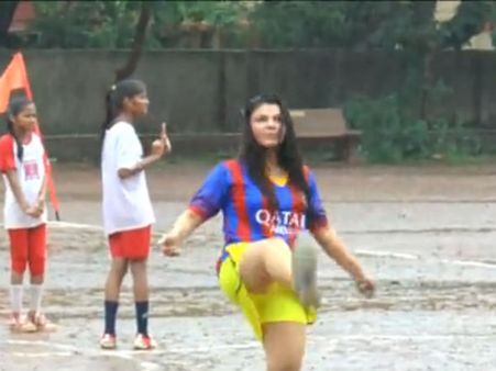 அரசியலைத் தொடர்ந்து விளையாட்டில் தடம் பதிக்கிறார் ராக்கி சாவந்த்....?