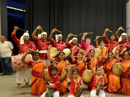 அமெரிக்காவில் ஃபெட்னா தமிழ் விழாவை அதிர வைத்த பறை இசை!