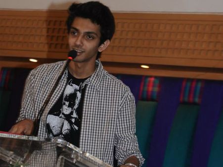 வேலையில்லா பட்டதாரியில் நண்பருக்கு வில்லன் 'வேலை' வாங்கிக் கொடுத்த அனிருத்!