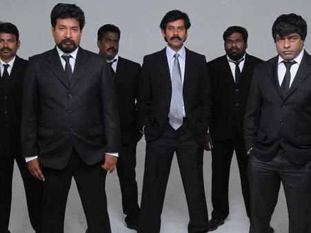 தெலுங்கு, இந்தியில் ரீமேக் ஆகும் சதுரங்க வேட்டை!