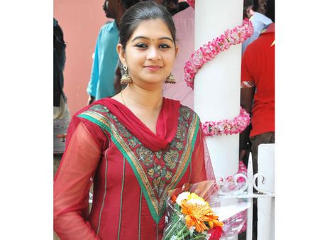 சீரியல் சூட்டிங்கில் கதறி அழுத நடிகை மோனிகா