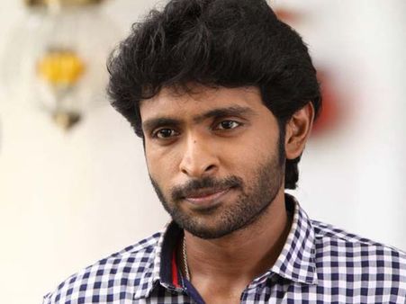 ‘மூக்கு தான் என் பிளஸ் பாயிண்ட்’... இப்படிச் சொல்வது விக்ரம் பிரபு