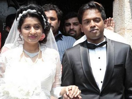 திருமணத்தை பதிவு செய்யாமல் ஐடி ஊழியருடன் குடும்பம் நடத்தும் மீரா ஜாஸ்மின்
