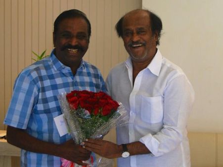 வைரமுத்துவை நேரில் சந்தித்து நலம் விசாரித்தார் சூப்பர் ஸ்டார் ரஜினி!