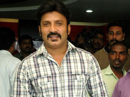 நடுத்தெருவில் நிற்கிறேன்: நடிகர் விக்னேஷ் கவலை