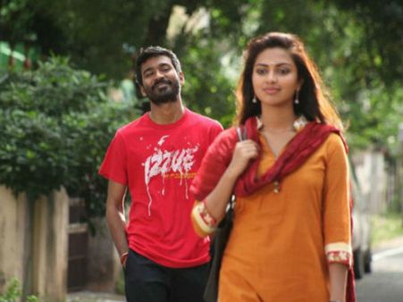 வசனத்தை நீக்கிய தனுஷ்... தம்மடிக்கும் பேனரை மட்டும் நீக்கவே இல்லை!