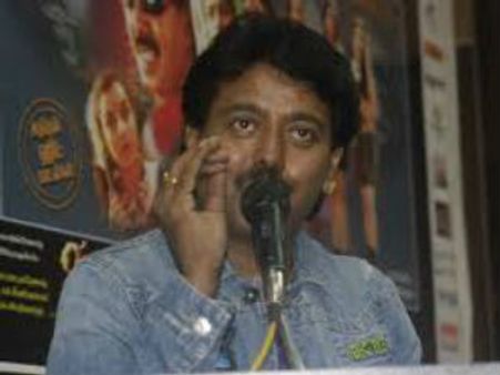 கார் டயர் வெடித்து விபத்து: நடிகர் பாபுகணேஷ் பலத்த காயம்