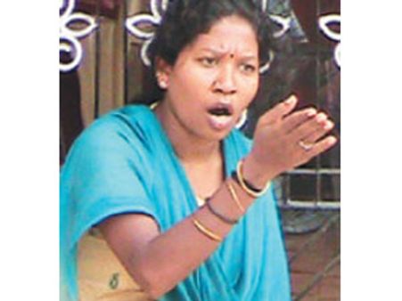 வரதட்சணைக் கொடுமை.. கணவன் வீட்டு முன் 3வது நாளாக துணை நடிகை தர்ணா!