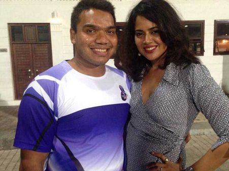 ராஜபக்சே மகன் நமலுடன் ஆட்டம் போட்ட பிரபல நடிகை.. படம் அம்பலம்!