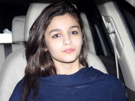 ஆலியா பட்டுக்கு இத்தனை அறிவா?: வாட்ஸ்ஆப்பில் கலாய்க்கும் ரசிகர்கள்