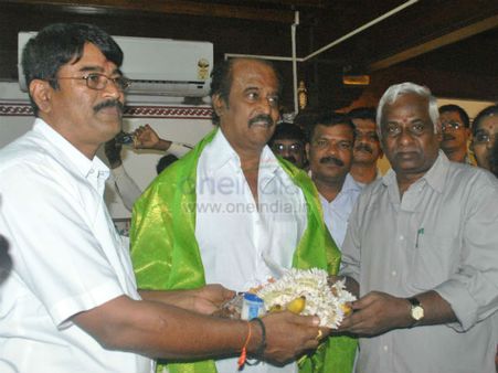 கொல்லூர் மூகாம்பிகை கோயிலில் ரஜினிகாந்த் வழிபாடு!