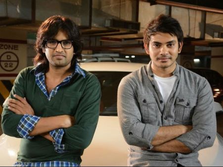 யு சான்று பெற்றது சந்தானத்தின் வாலிப ராஜா