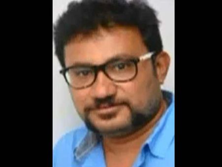 உனக்கு சான்ஸ், எனக்கு.. கன்னட திரையுலகை உலுக்கும் செக்ஸ் புகார்!