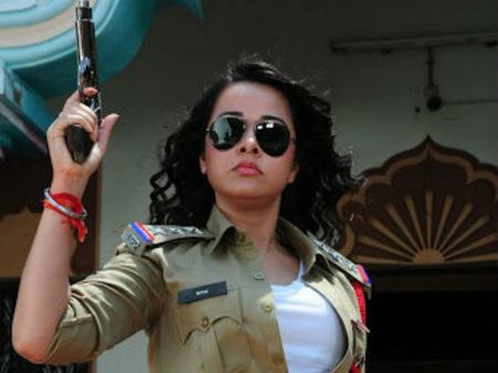 'புல்லட் ராணி'யாக மாறிய 'ஜே ஜே' நாயகி நிஷா கோத்தாரி