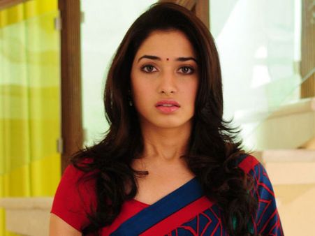 இணையதளத்தில் இருக்கும் நிர்வாண படங்களில் இருப்பது நான் அல்ல: தமன்னா