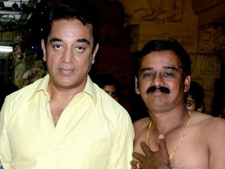 நாங்குநேரி கோவிலுக்குள் சட்டையுடன் போய் விதிமுறைகளை மீறினாரா 'பாபநாசம்' கமல்..?