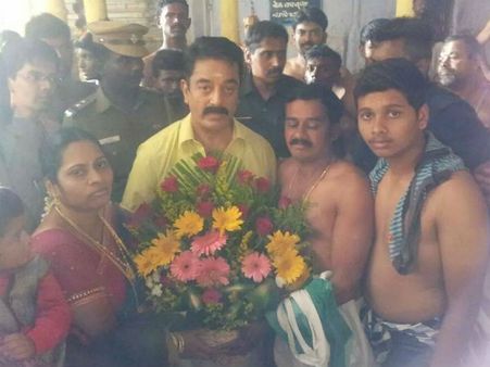 நான்குனேரி கோயிலுக்குள் சட்டை அணிந்து சென்ற கமல்ஹாசன்.. பக்தர்கள் கண்டனம்!
