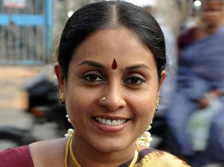 தமிழக நட்சத்திரங்களின் அம்மா சரண்யா பொன்வண்ணன்