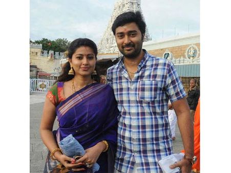 திருப்பதியில் கணவர் பிரசன்னாவுடன் நடிகை சினேகா சாமி தரிசனம்